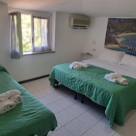 לינה וארוחת בוקר Decarlo Property