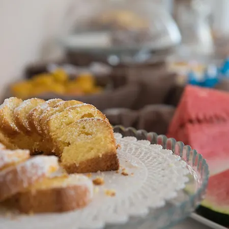 לינה וארוחת בוקר Decarlo Property