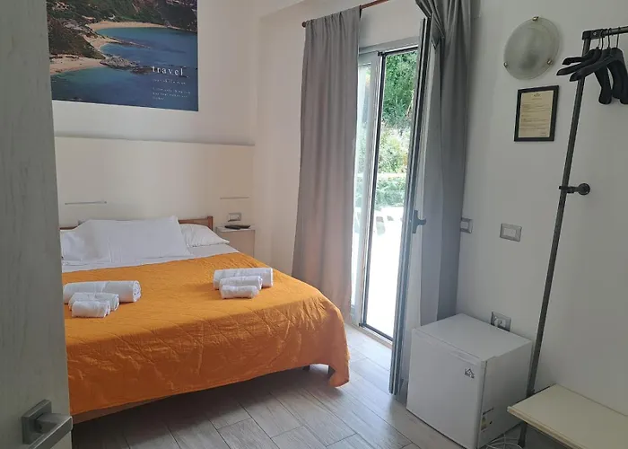 Decarlo Property Couette-café