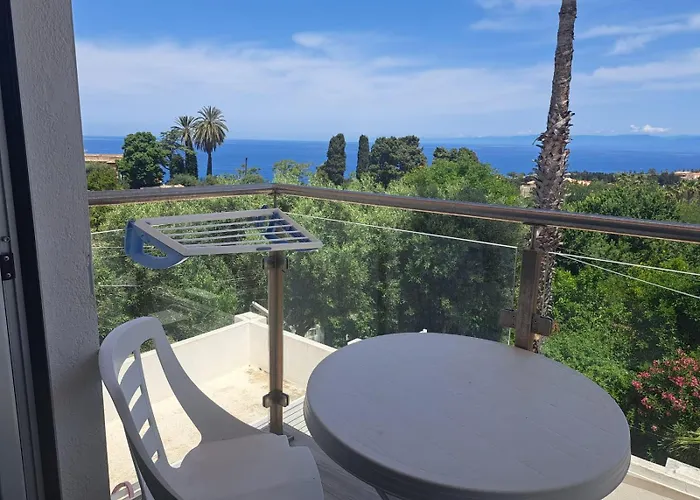 Decarlo Property Bed & Breakfast 3*